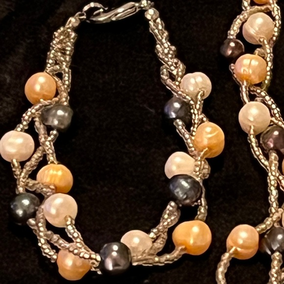 Freshwater Pearls Necklace Bracelet and Earrings Set. Multiple colors - Picture 5 of 6